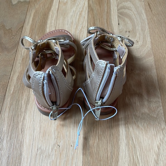 NWOT Gold Toddler Gladiator Sandals size 7 - Picture 3 of 5